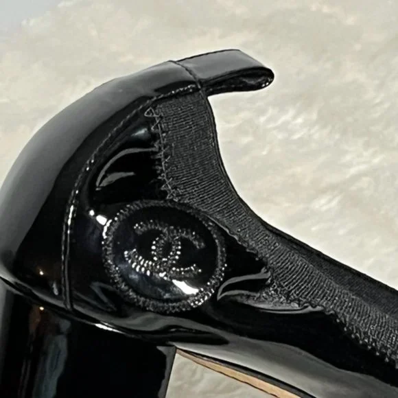 CHANEL Black Patent Leather CC Scrunch Block Heel Pumps EU Size 36, US Size 6 - Picture 5 of 15